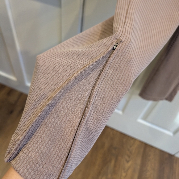 Lululemon Softstreme leggings - Picture 7 of 13